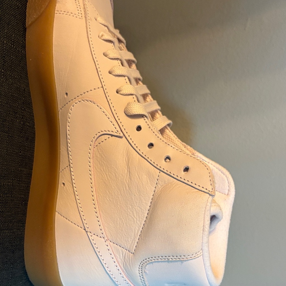 Nike Cream and Tan Women Sneakers